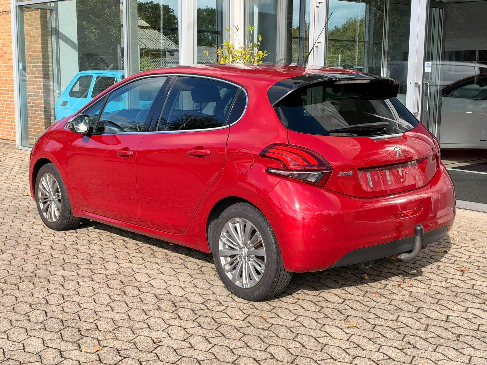 Rød Peugeot 208 fra 2016