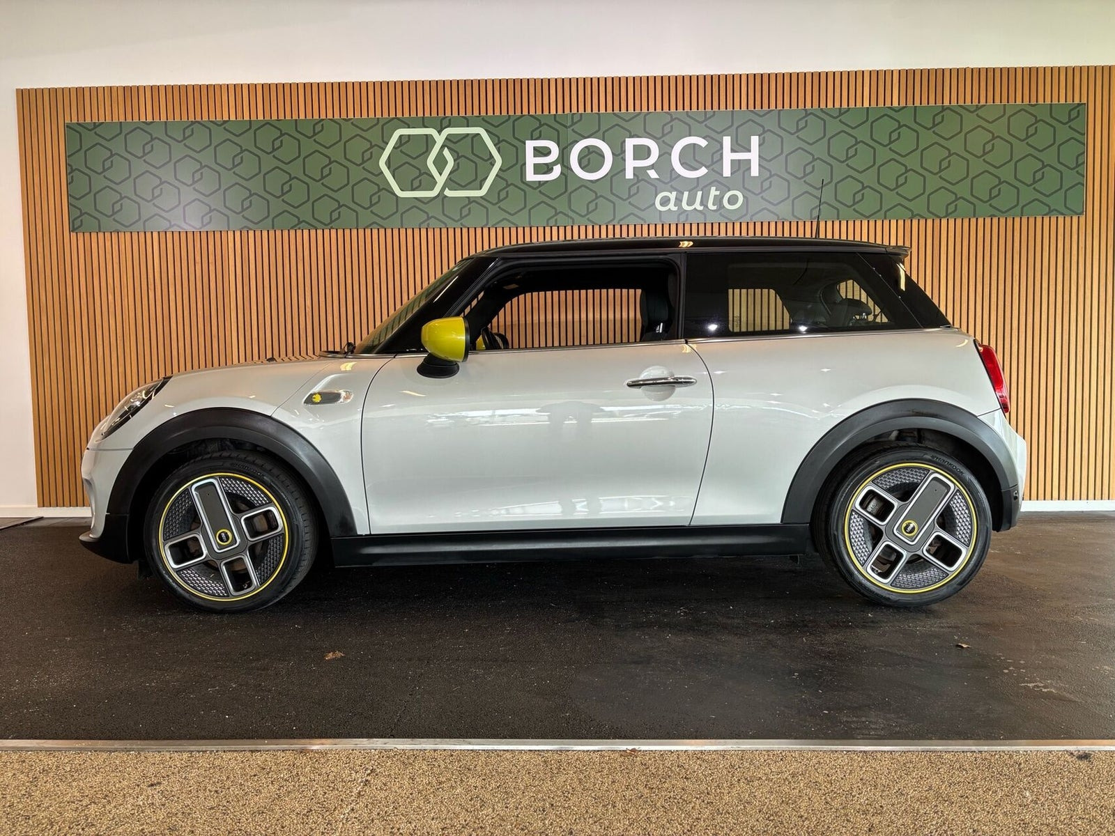 Sølv Mini Cooper SE fra 2021