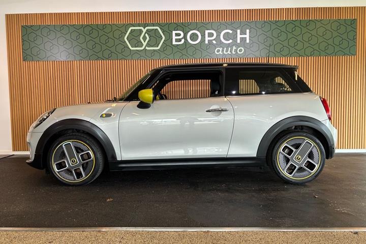 Sølv Mini Cooper SE fra 2021