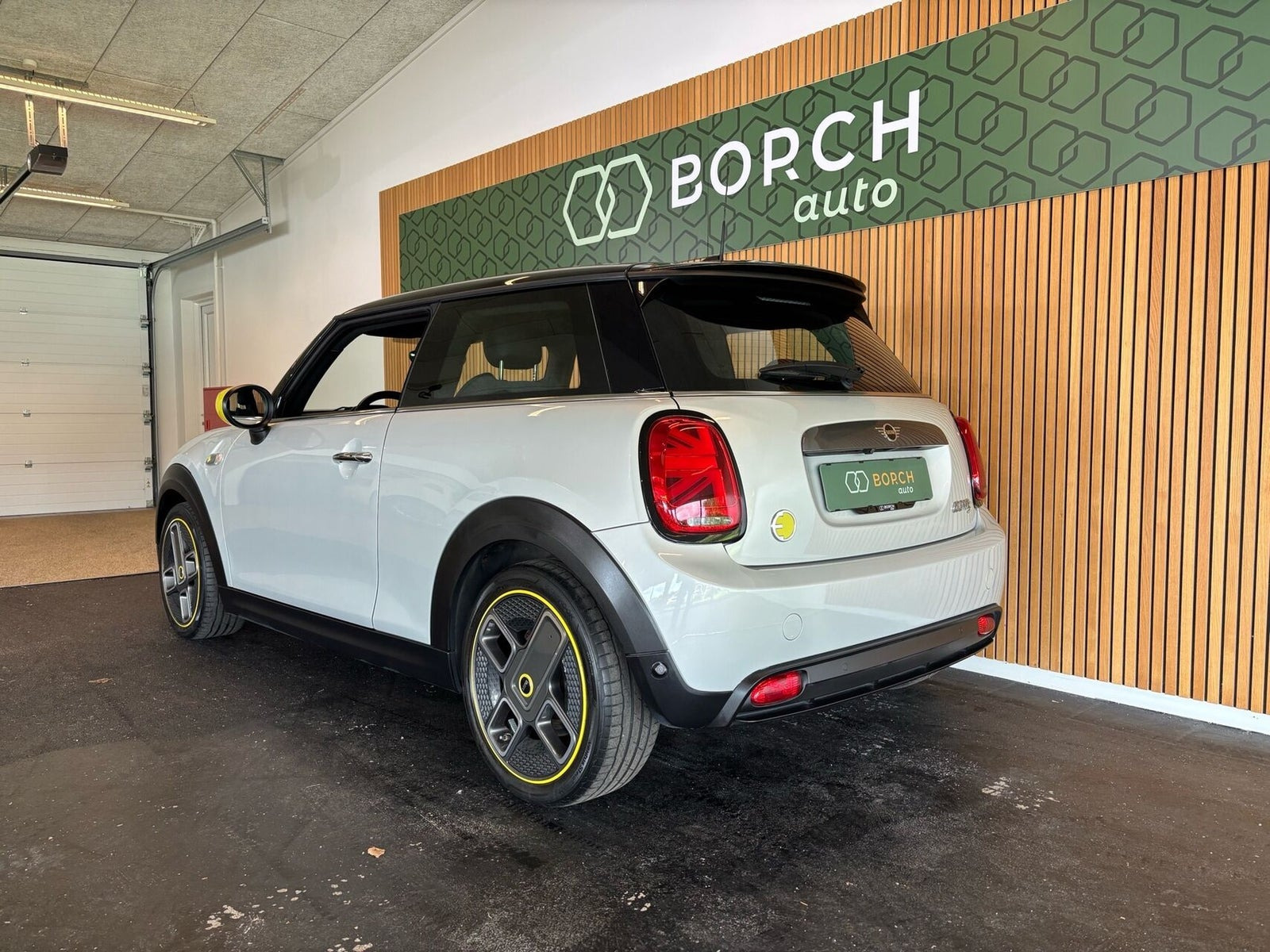 Sølv Mini Cooper SE fra 2021