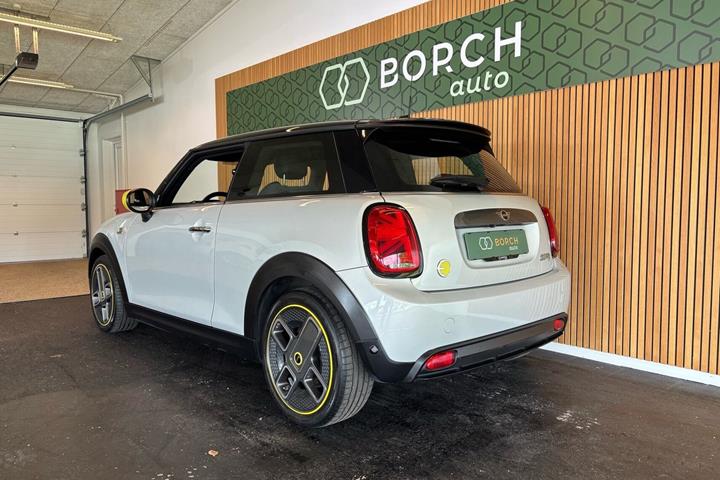 Sølv Mini Cooper SE fra 2021