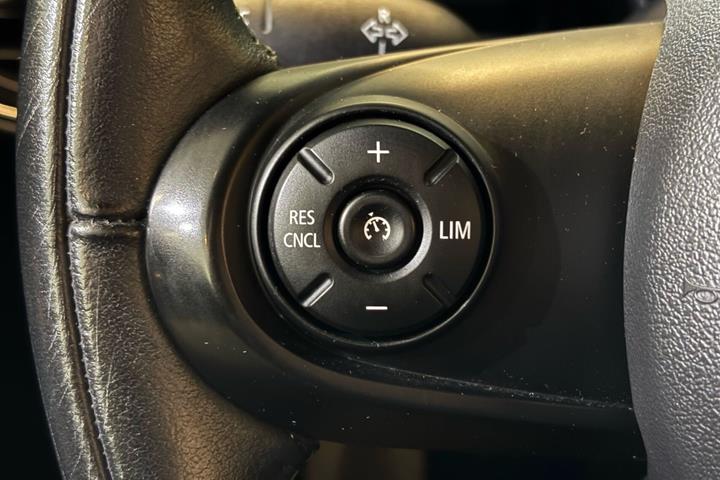 Sølv Mini Cooper SE fra 2021