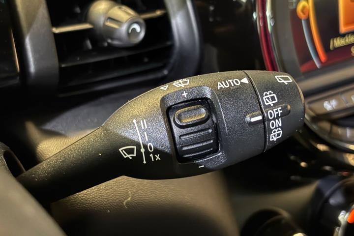Sølv Mini Cooper SE fra 2021
