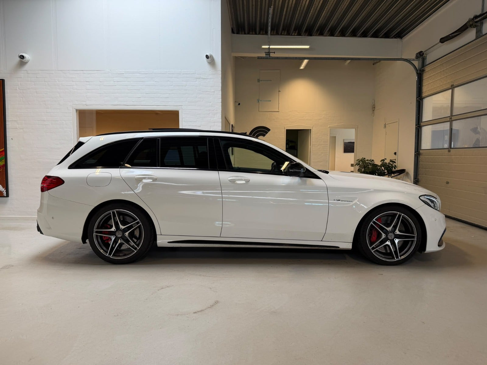 Hvid Mercedes C63 fra 2017
