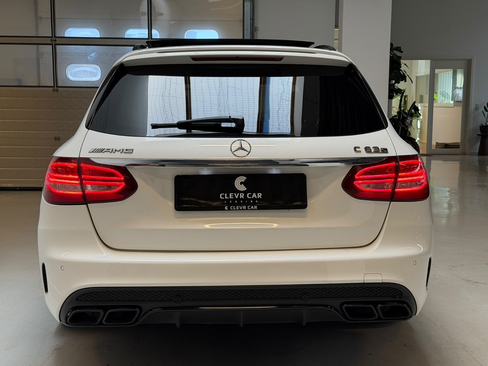 Hvid Mercedes C63 fra 2017