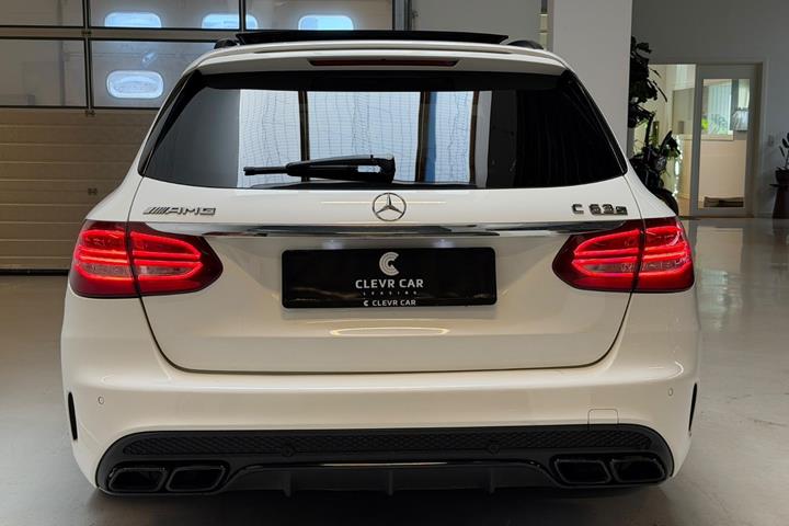 Hvid Mercedes C63 fra 2017