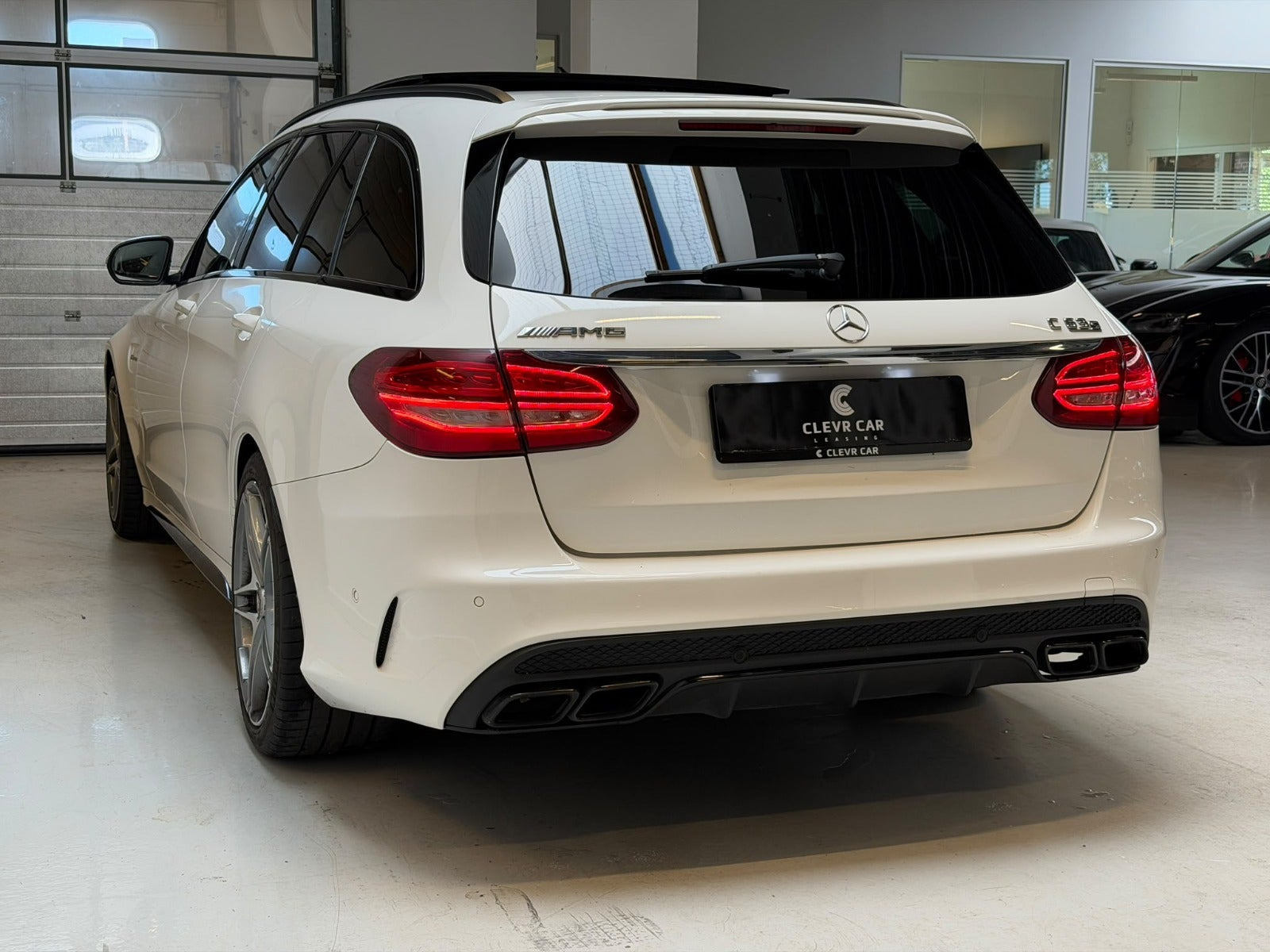 Hvid Mercedes C63 fra 2017