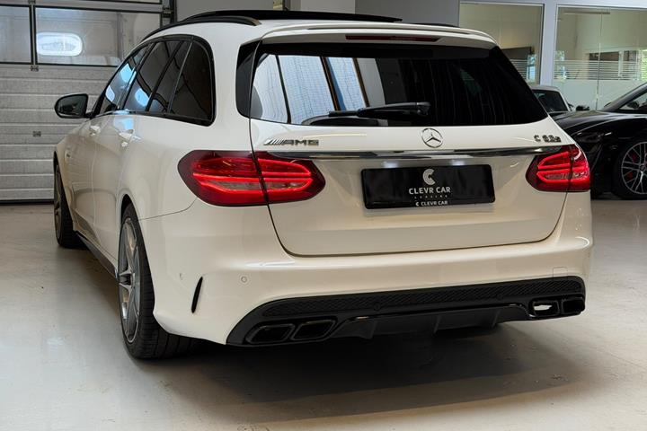 Hvid Mercedes C63 fra 2017