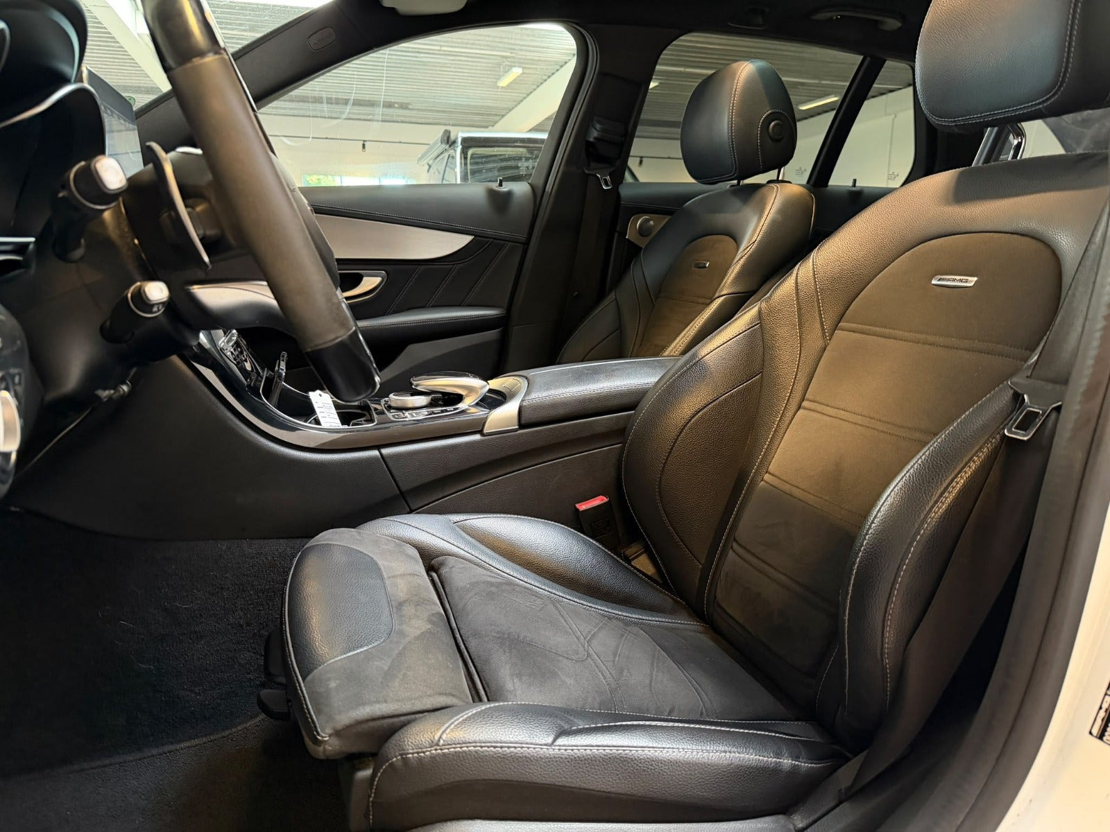 Hvid Mercedes C63 fra 2017