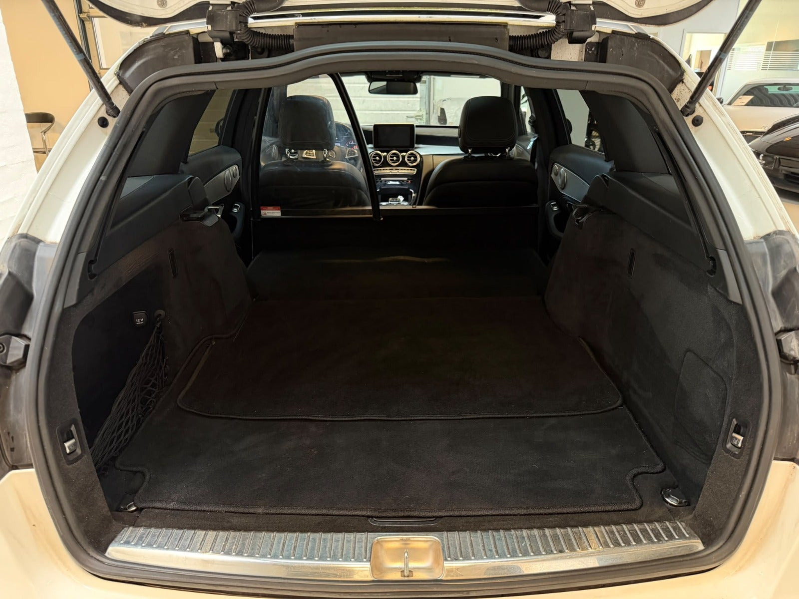 Hvid Mercedes C63 fra 2017