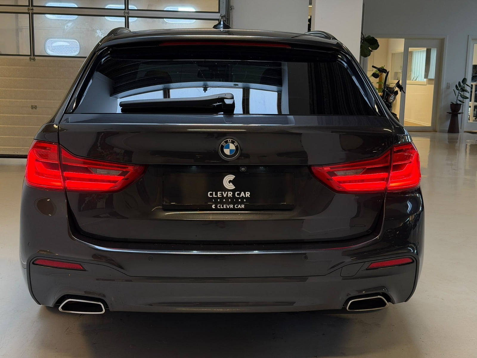 Grå BMW 530d fra 2018