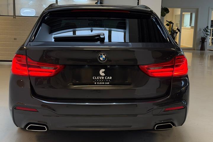 Grå BMW 530d fra 2018