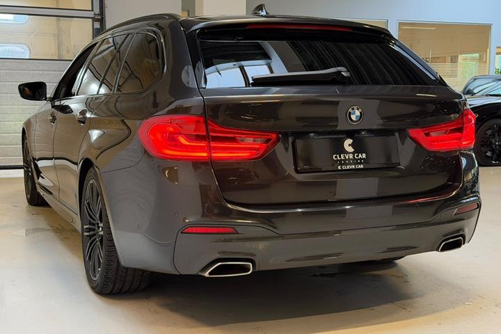 Grå BMW 530d fra 2018