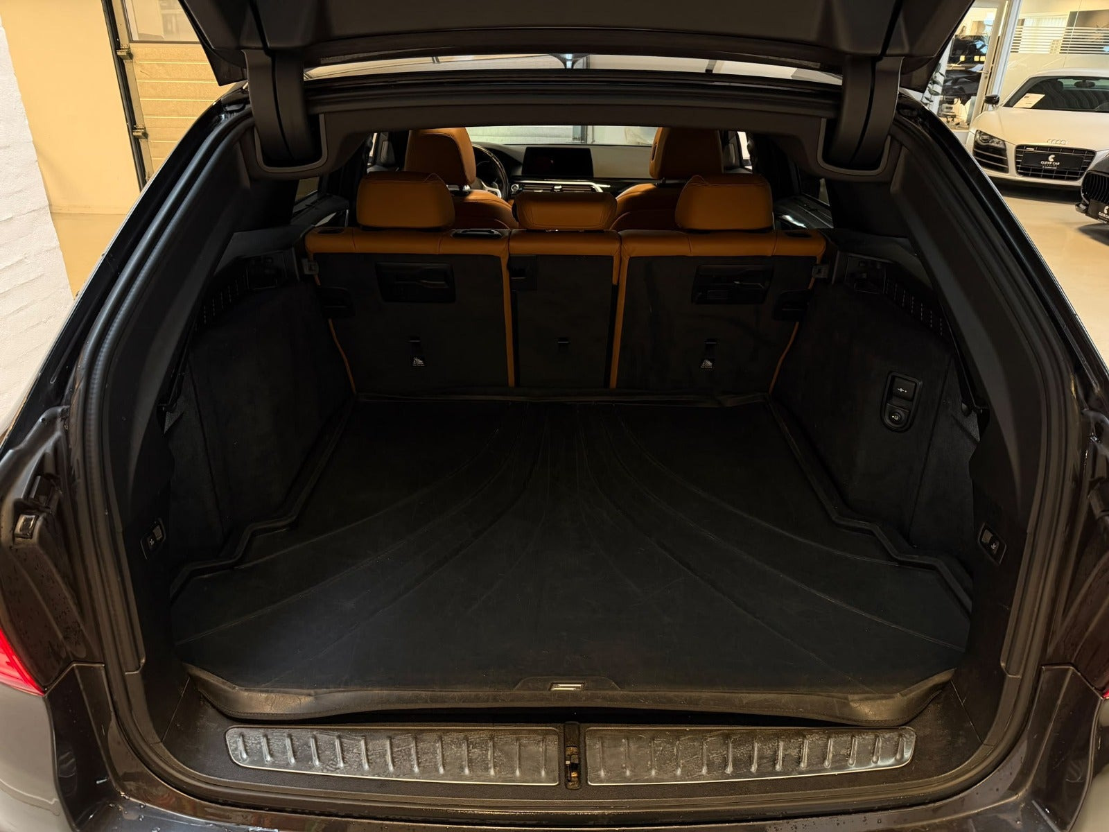 Grå BMW 530d fra 2018