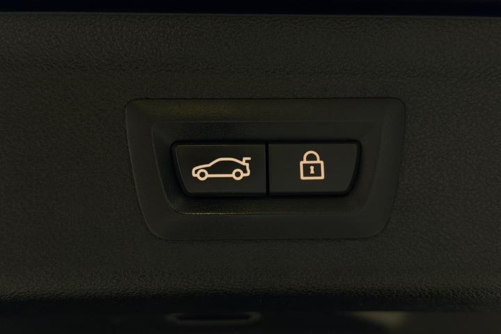 Grå BMW 530d fra 2018