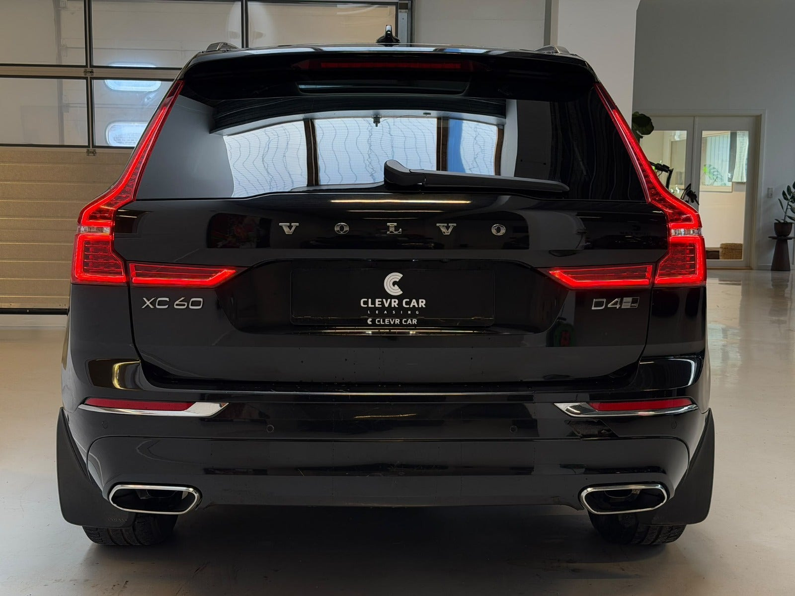 Sort Volvo XC60 fra 2018