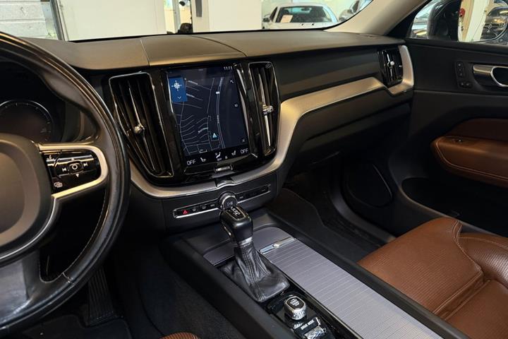 Sort Volvo XC60 fra 2018