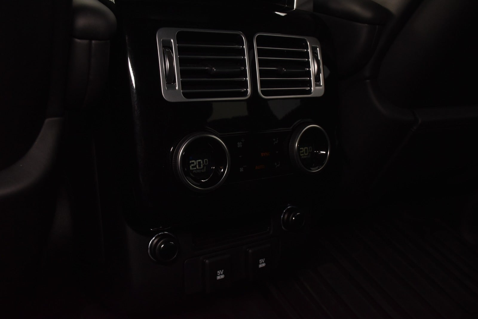 Sølv Land Rover Range Rover fra 2020