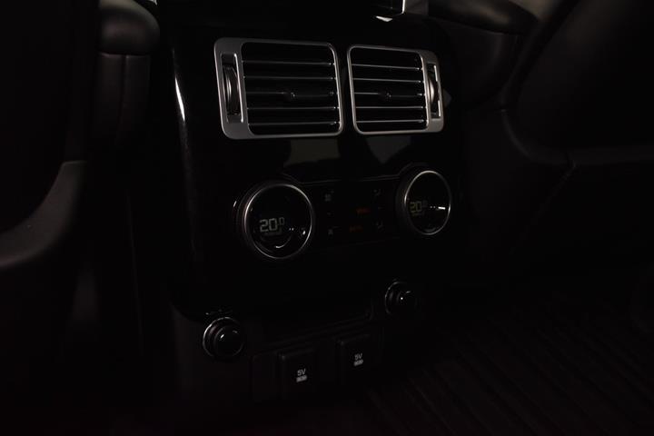 Sølv Land Rover Range Rover fra 2020