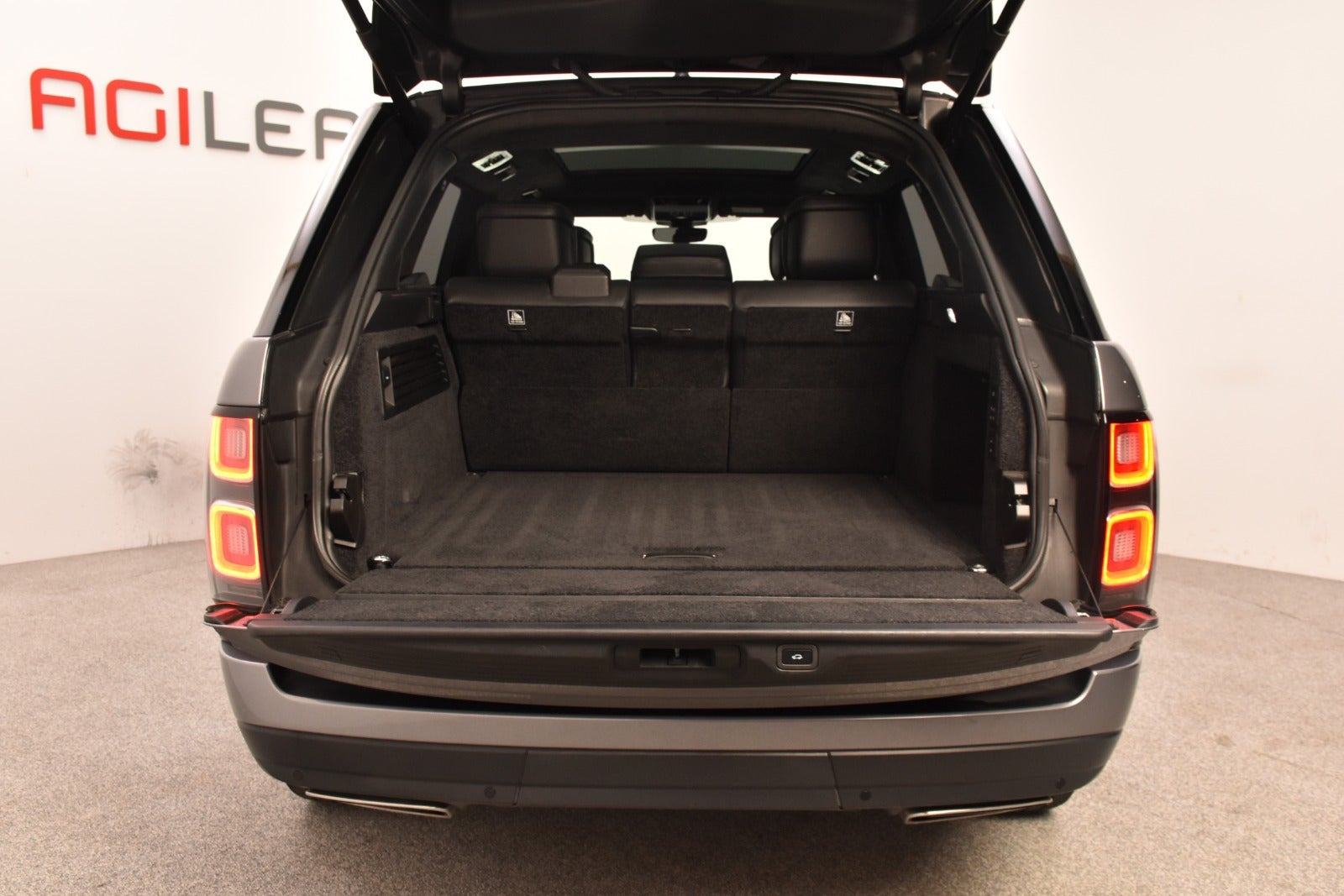 Sølv Land Rover Range Rover fra 2020