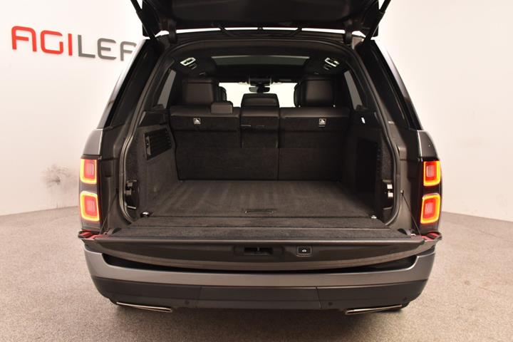 Sølv Land Rover Range Rover fra 2020