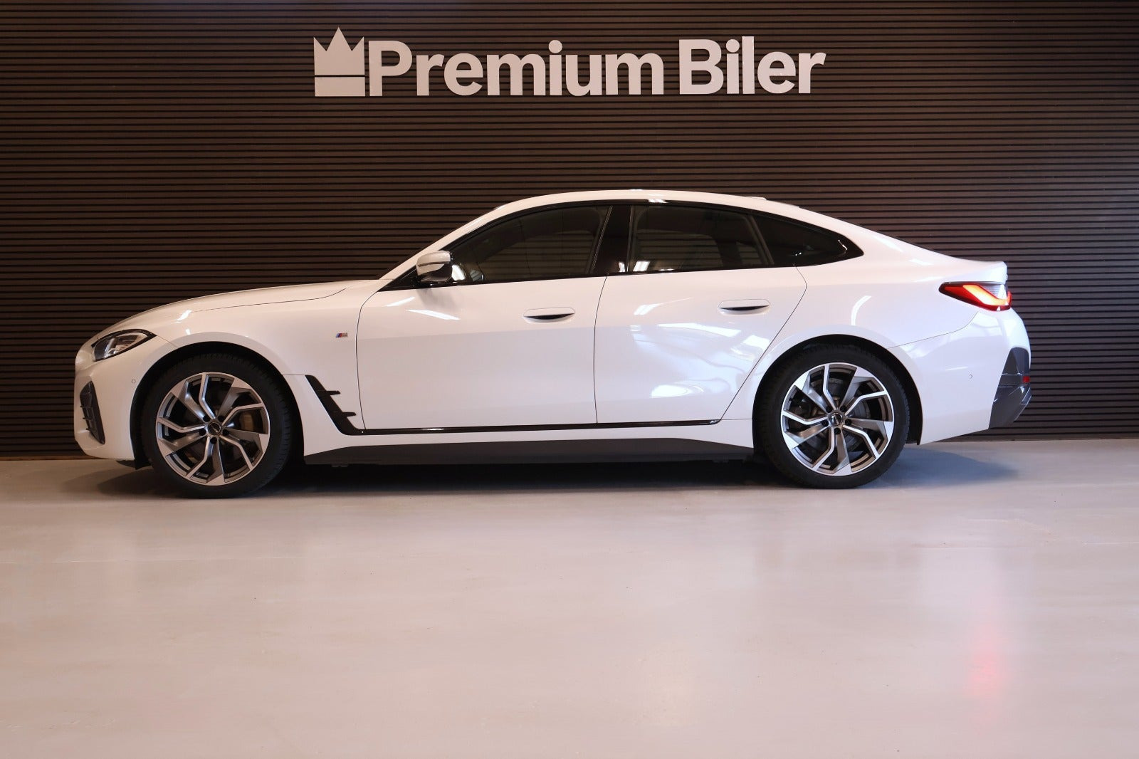 Hvid BMW i4 fra 2024