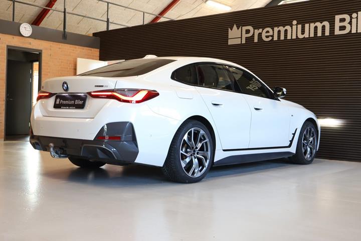 Hvid BMW i4 fra 2024