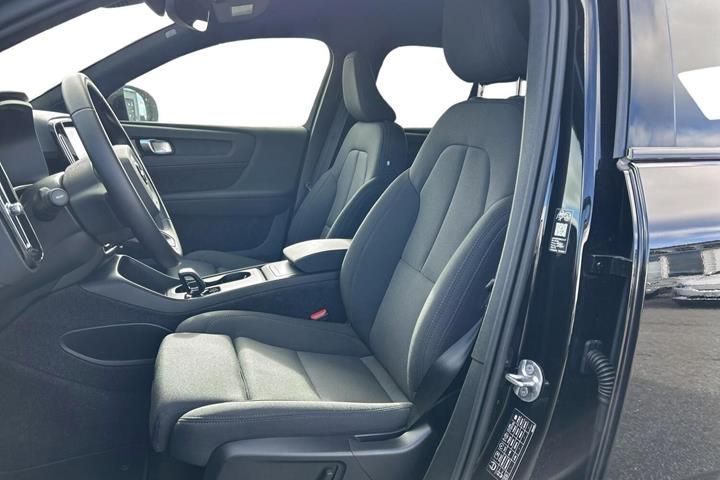 Sort Volvo EX40 fra 2026