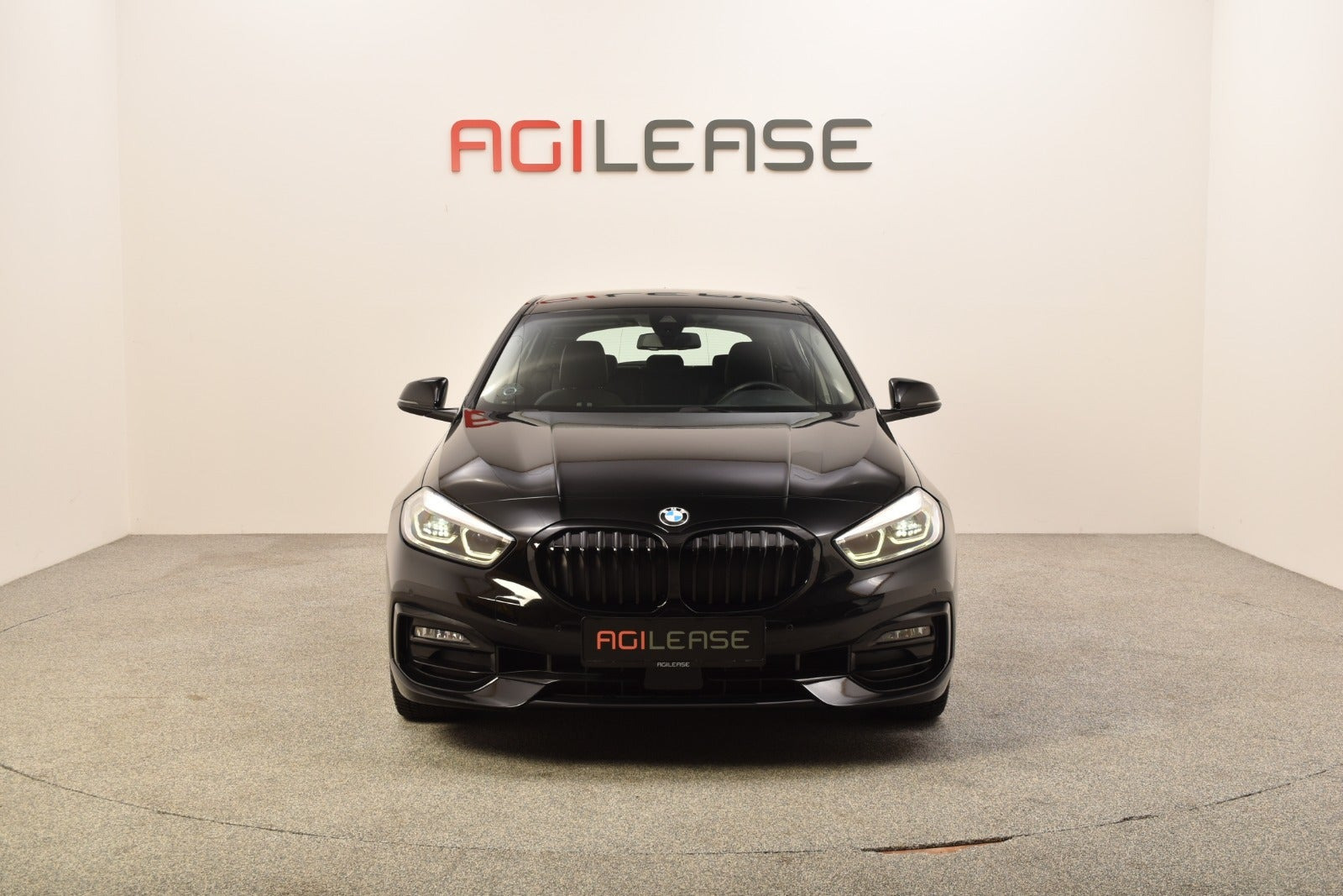Sort BMW 118d fra 2020