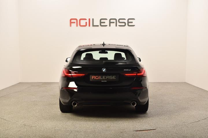 Sort BMW 118d fra 2020