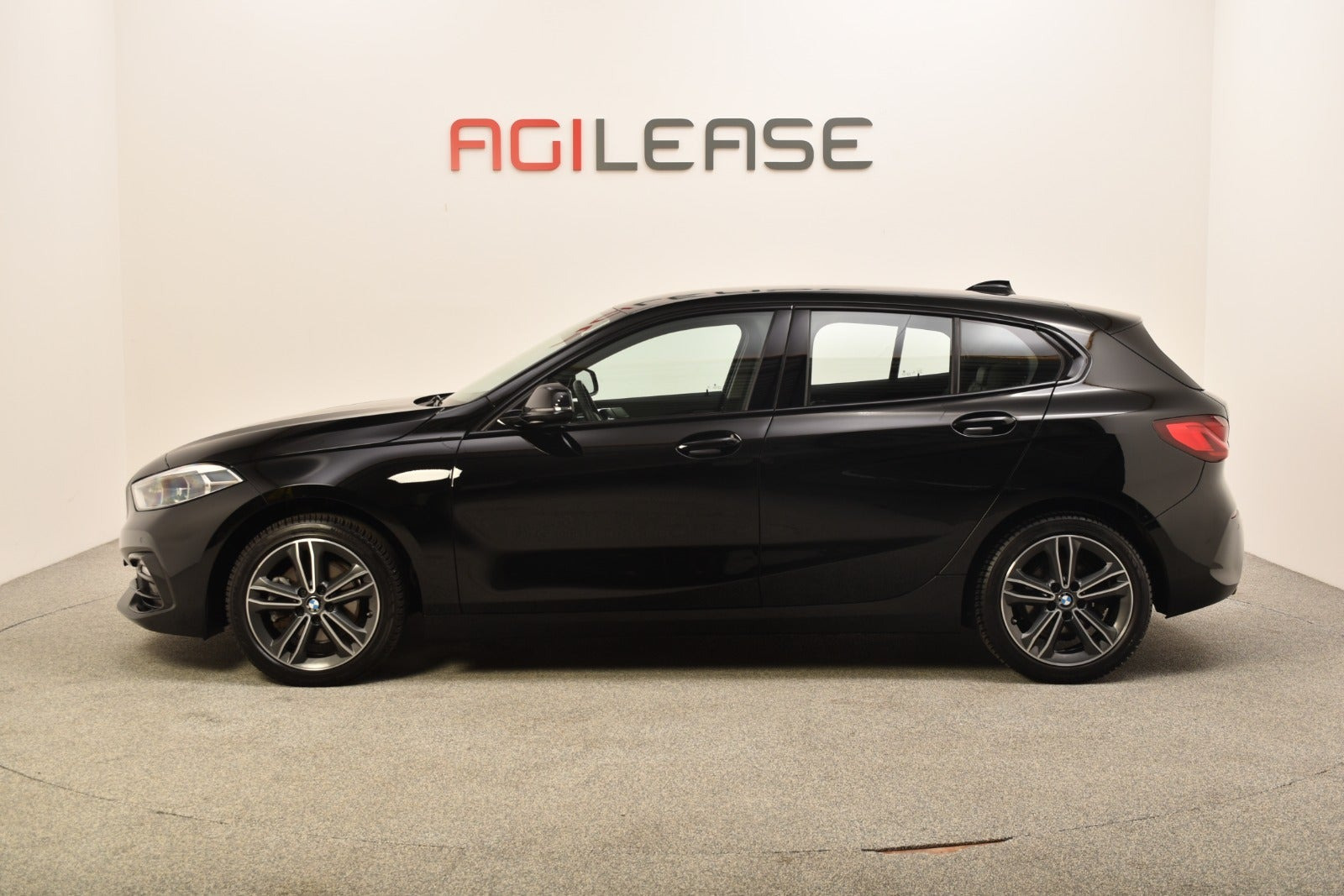 Sort BMW 118d fra 2020