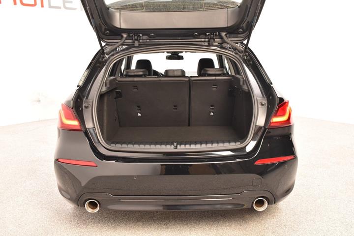 Sort BMW 118d fra 2020
