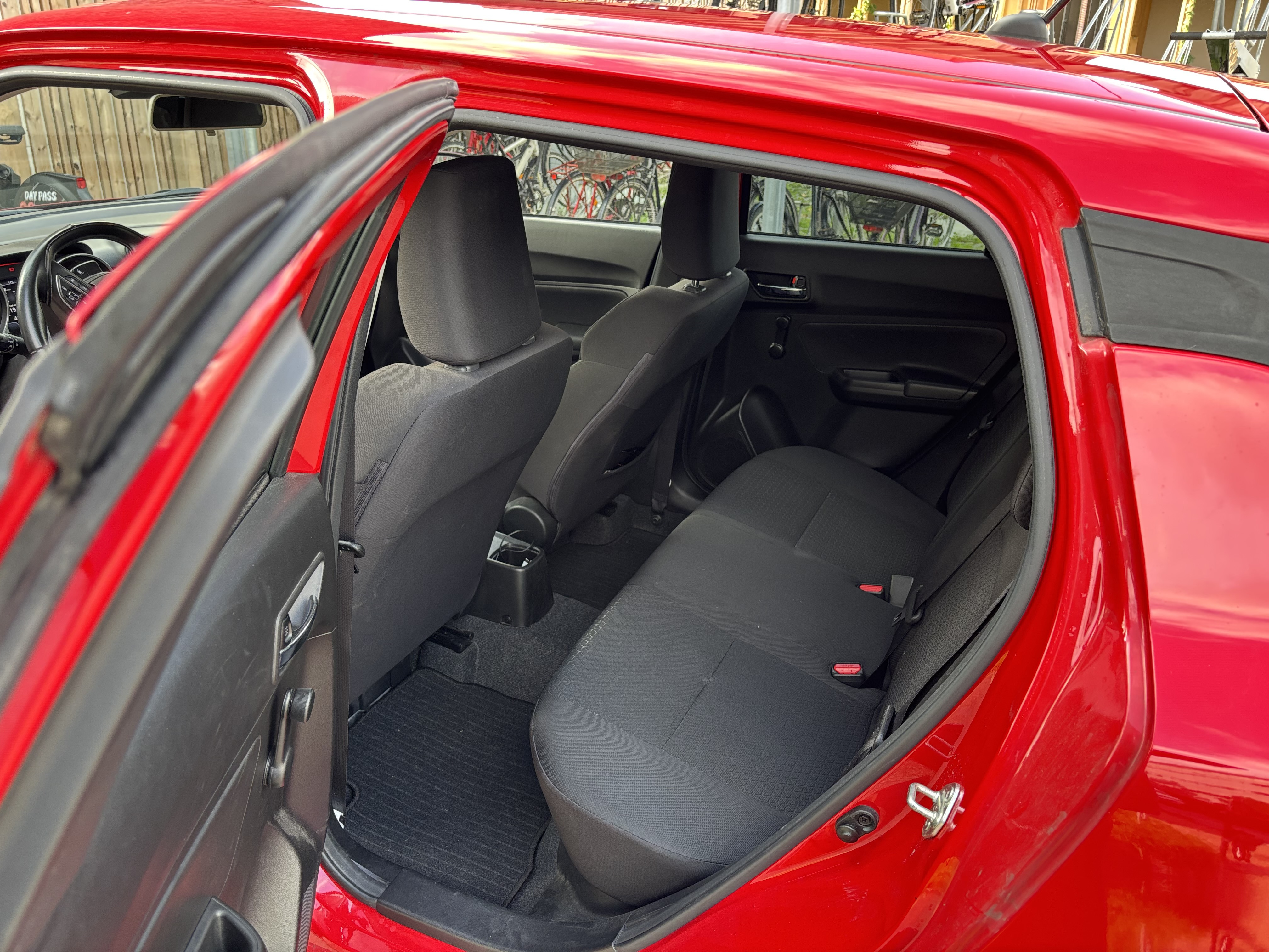 Rød Suzuki Swift fra 2021
