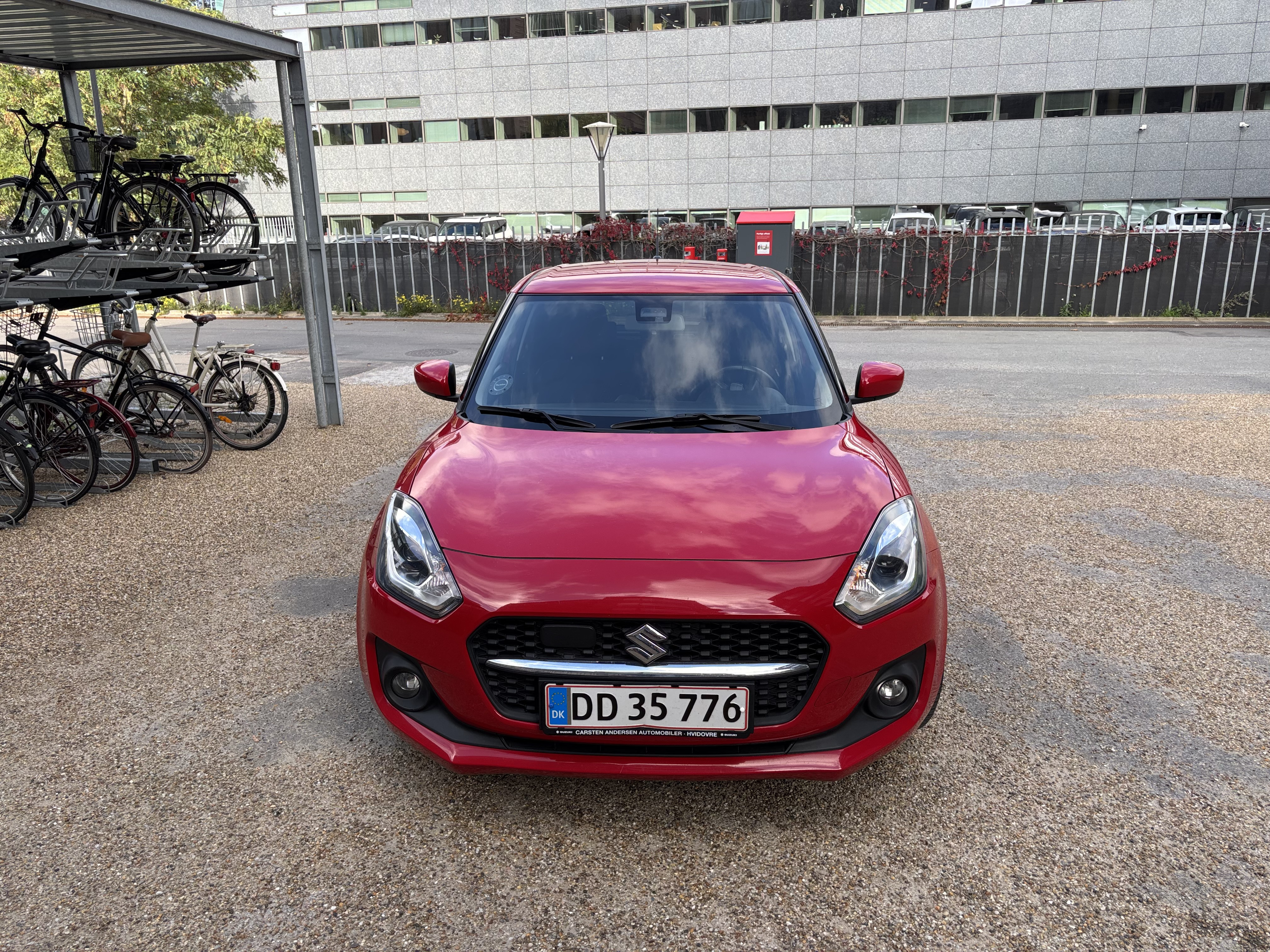 Rød Suzuki Swift fra 2021