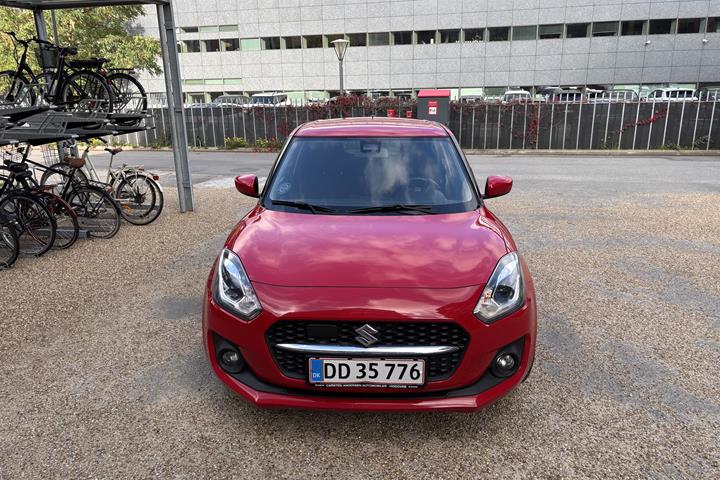 Rød Suzuki Swift fra 2021