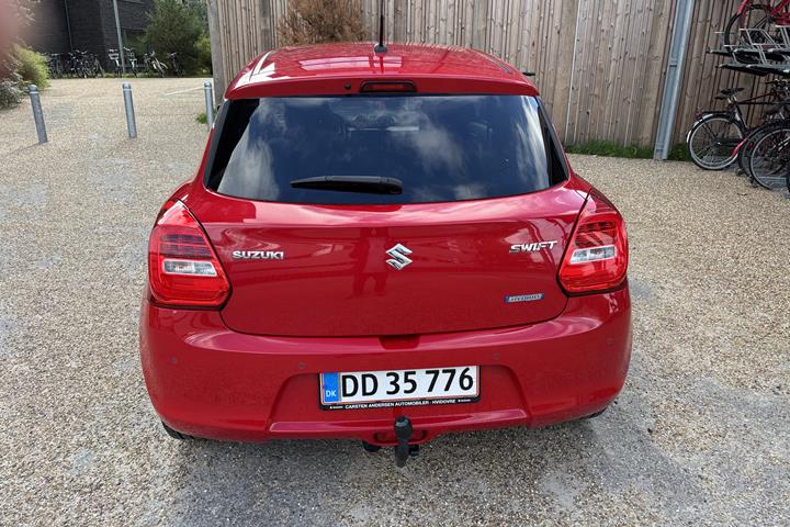 Rød Suzuki Swift fra 2021