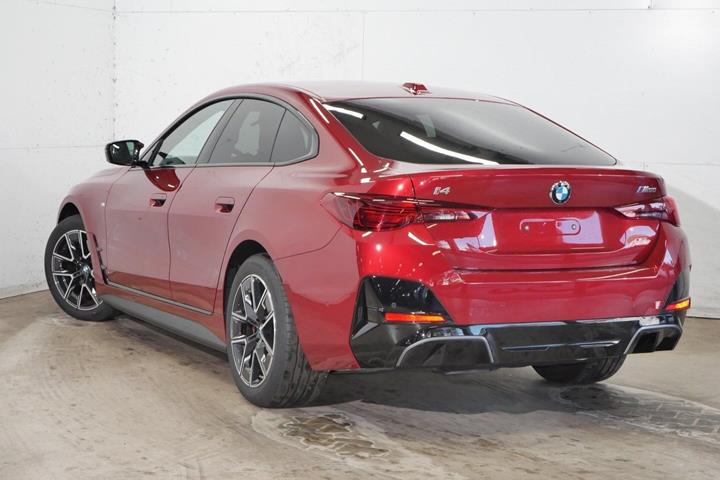 Rød BMW i4 fra 2026