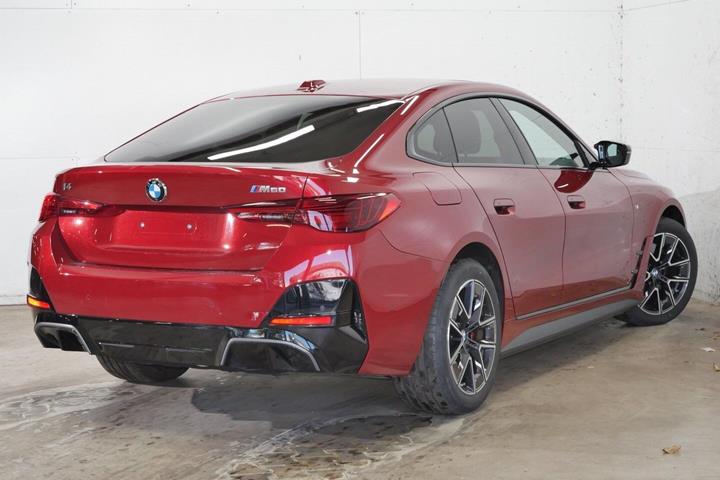 Rød BMW i4 fra 2026