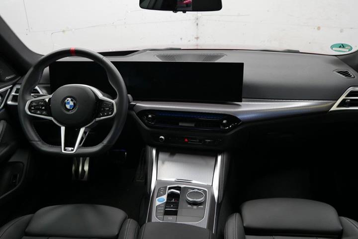 Rød BMW i4 fra 2026