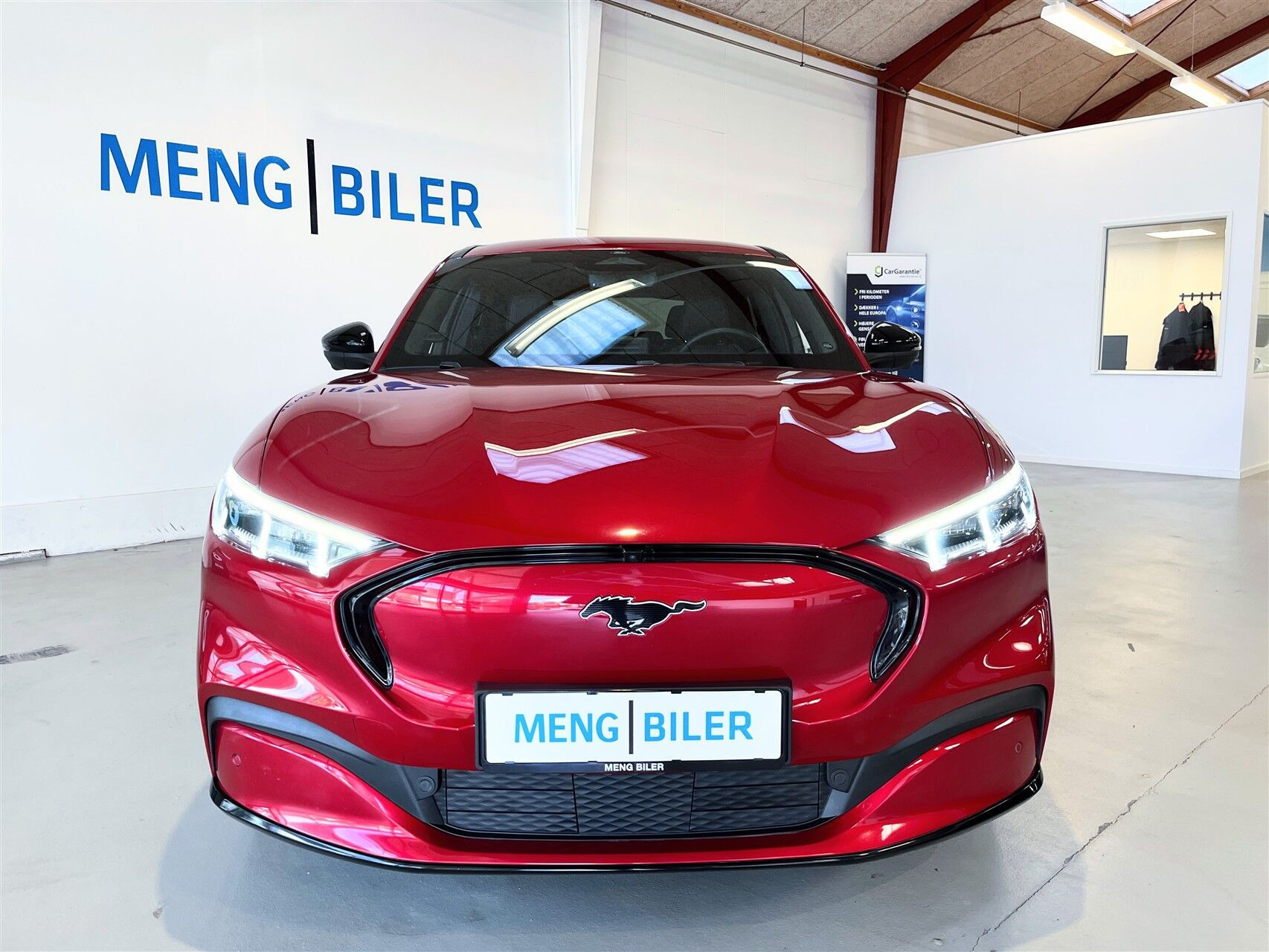 Rød Ford Mustang Mach-E fra 2023