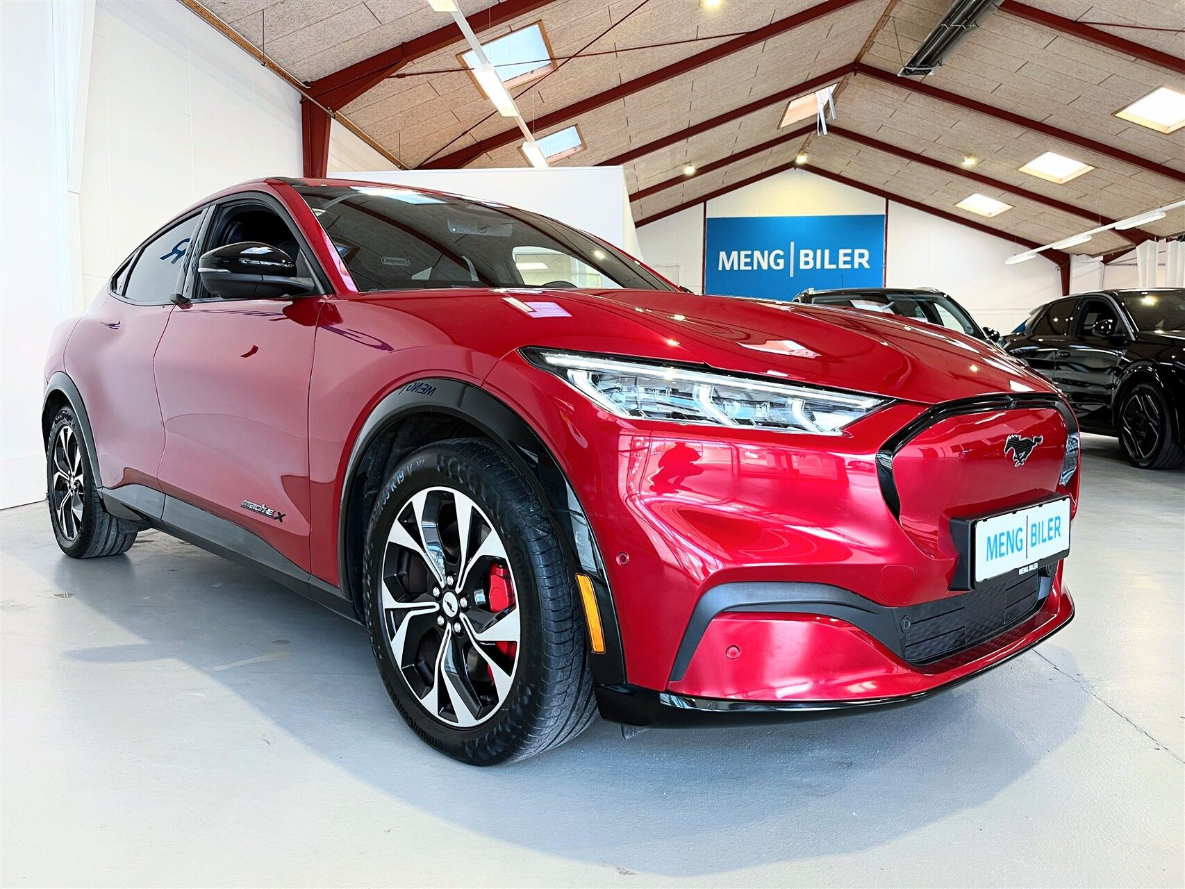 Rød Ford Mustang Mach-E fra 2023