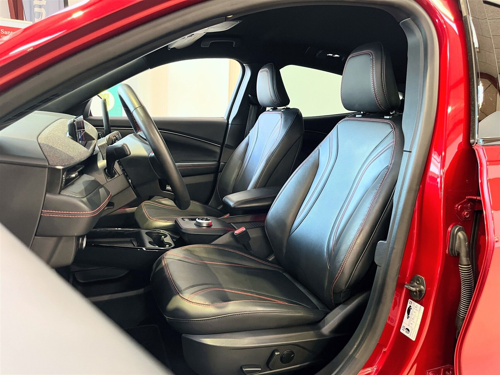 Rød Ford Mustang Mach-E fra 2023