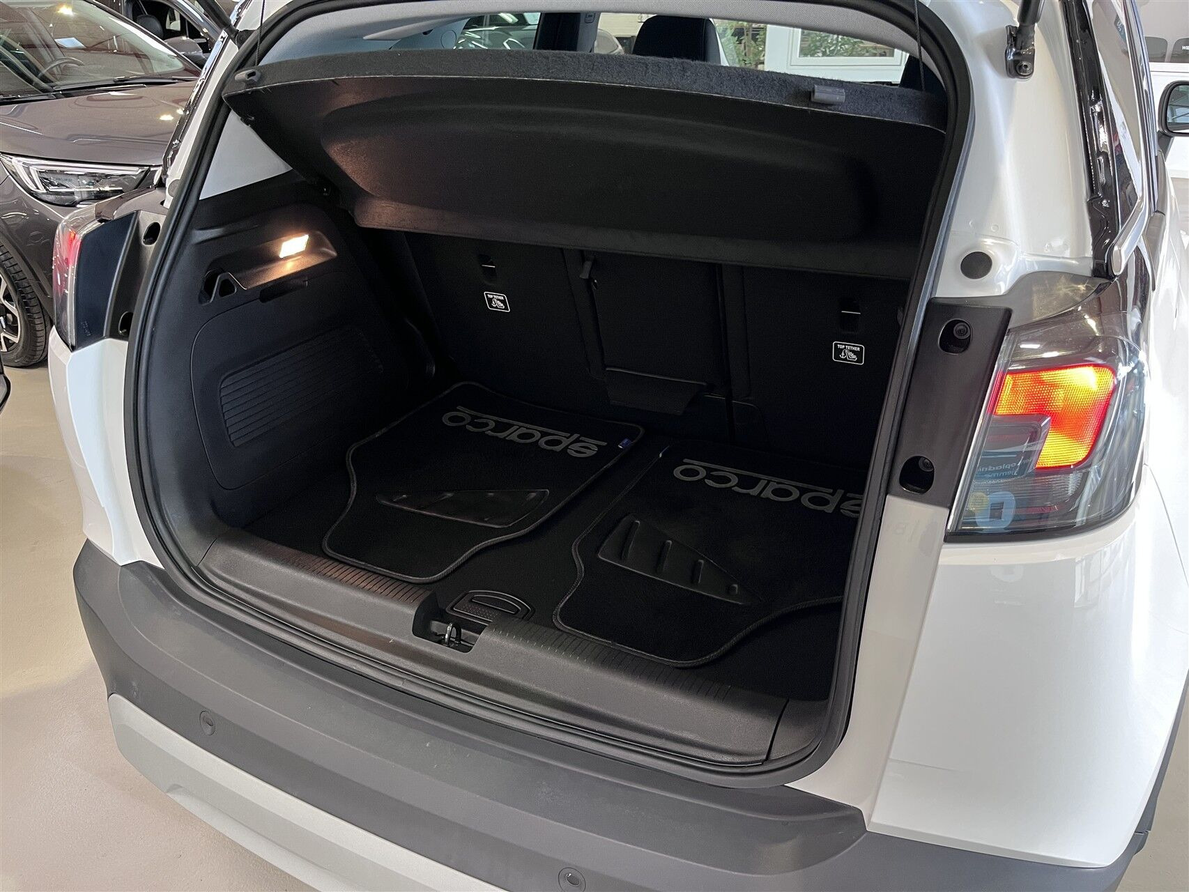 Hvid Opel Crossland fra 2024