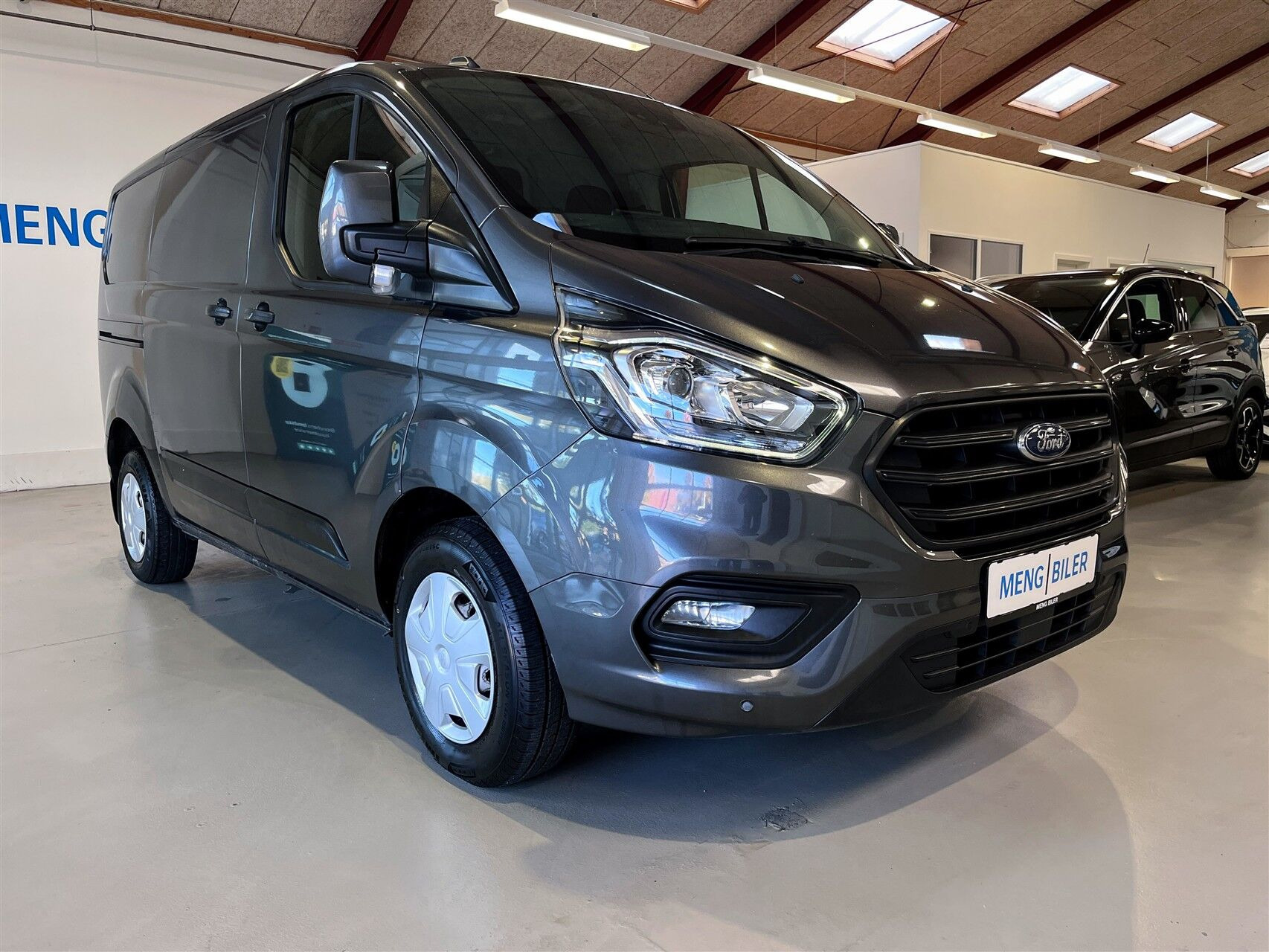 Grå Ford Transit Custom fra 2020