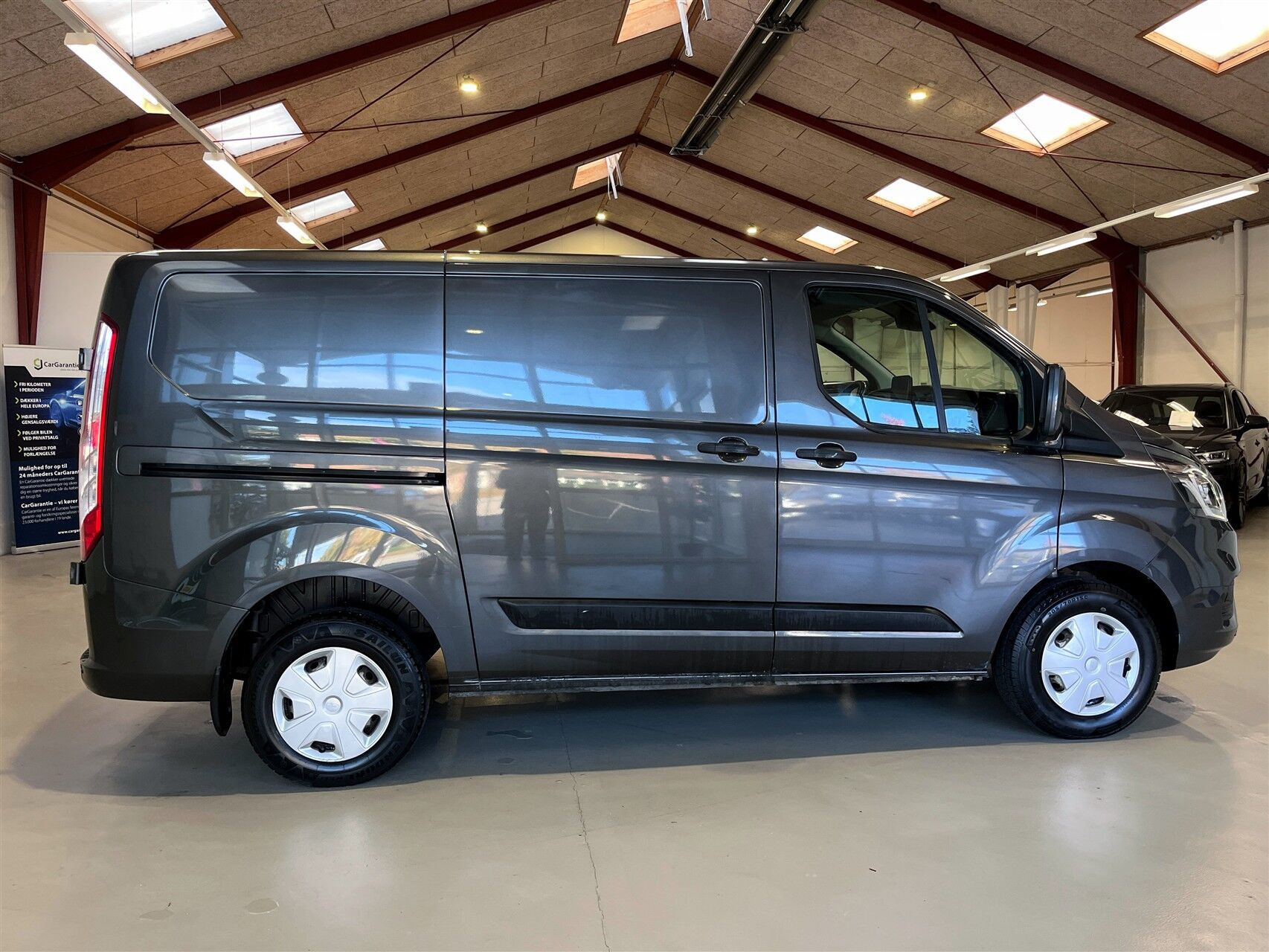 Grå Ford Transit Custom fra 2020