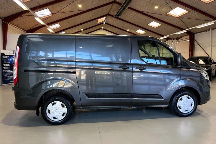 Grå Ford Transit Custom fra 2020