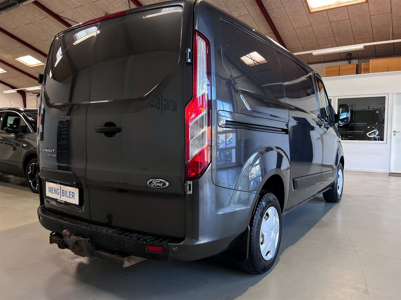 Grå Ford Transit Custom fra 2020