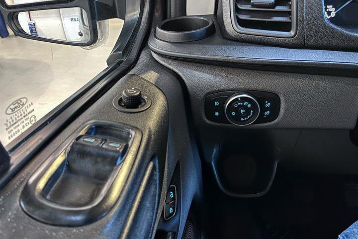 Grå Ford Transit Custom fra 2020