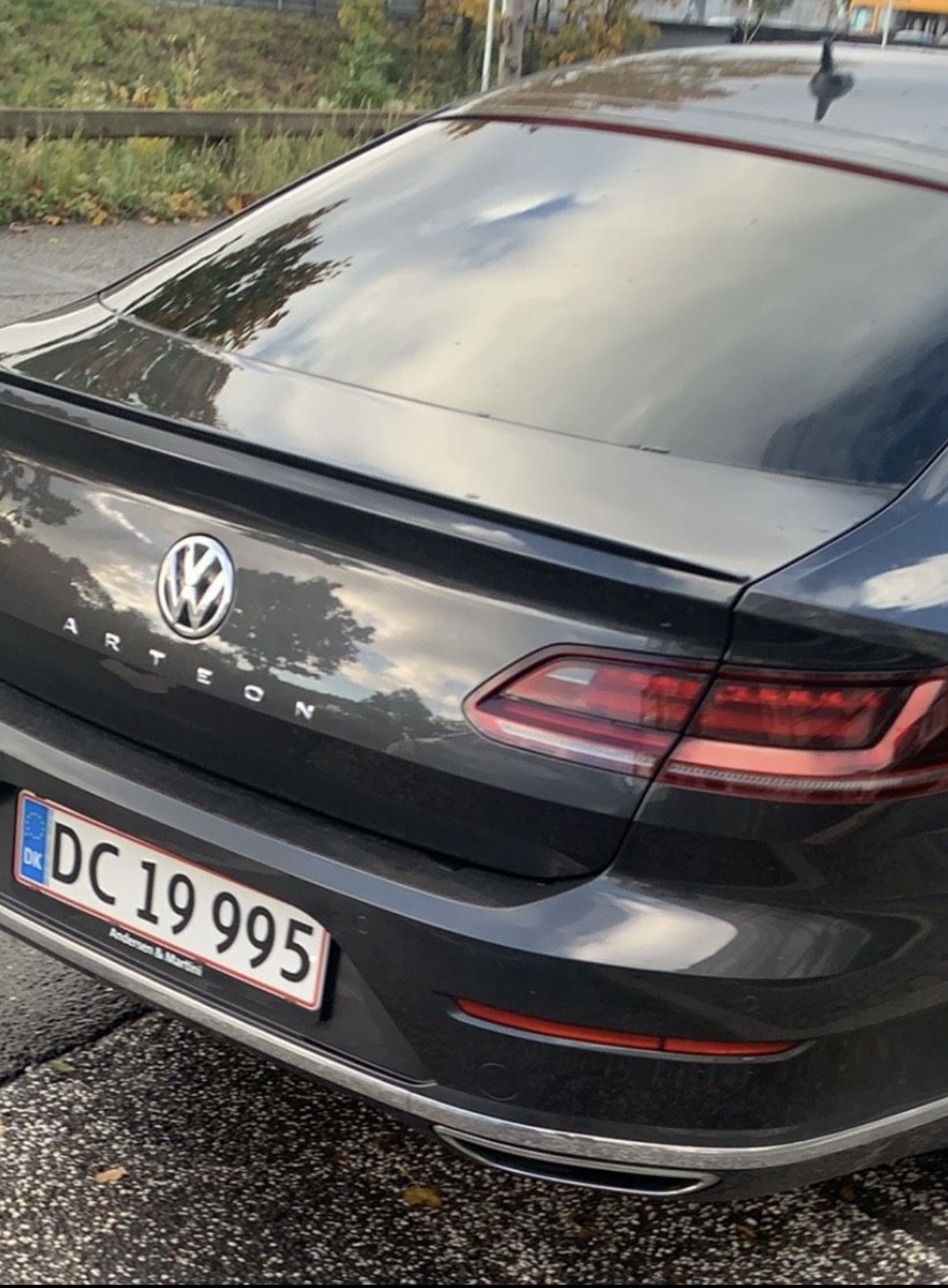 Grå VW Arteon fra 2018