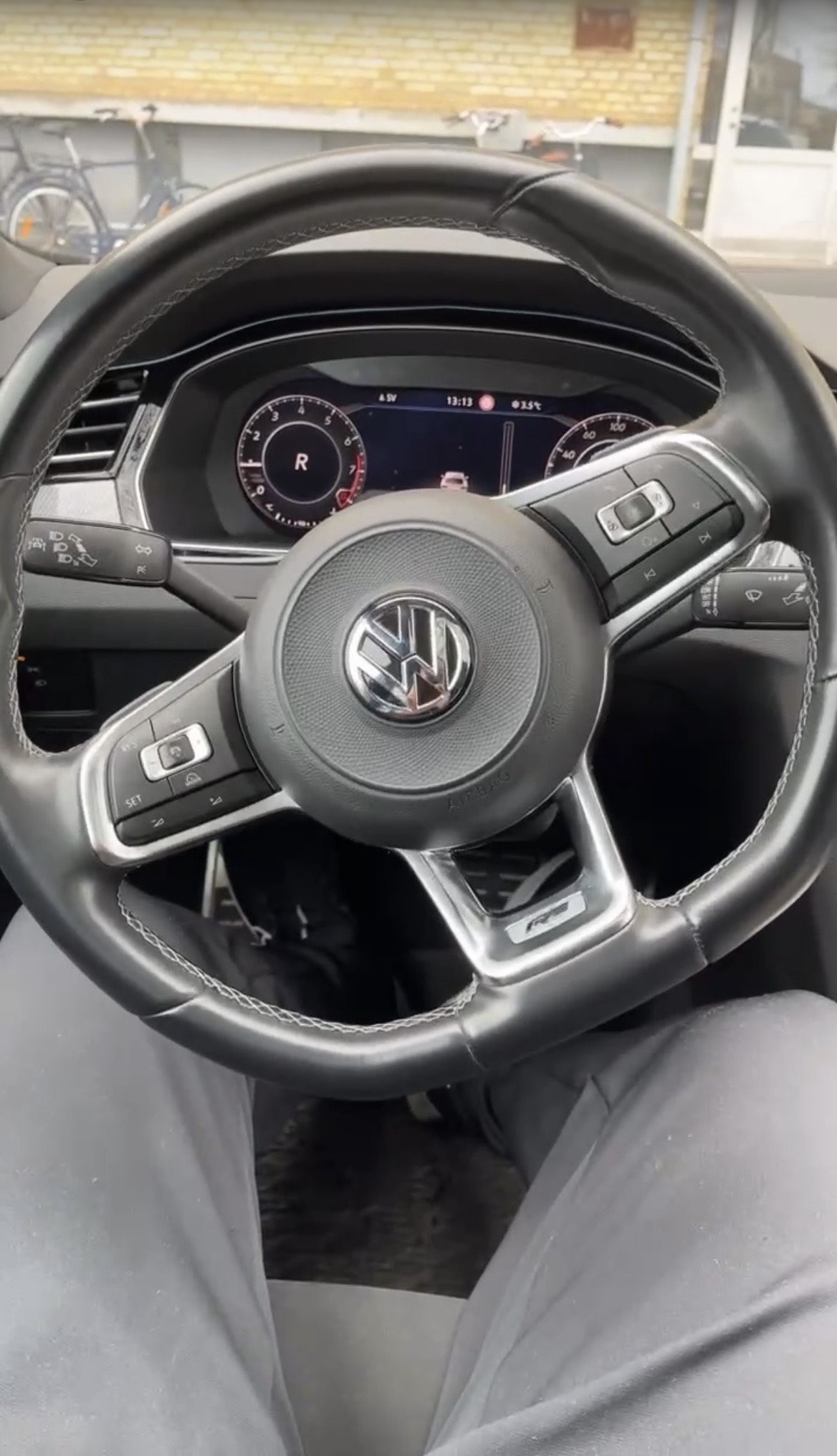Grå VW Arteon fra 2018